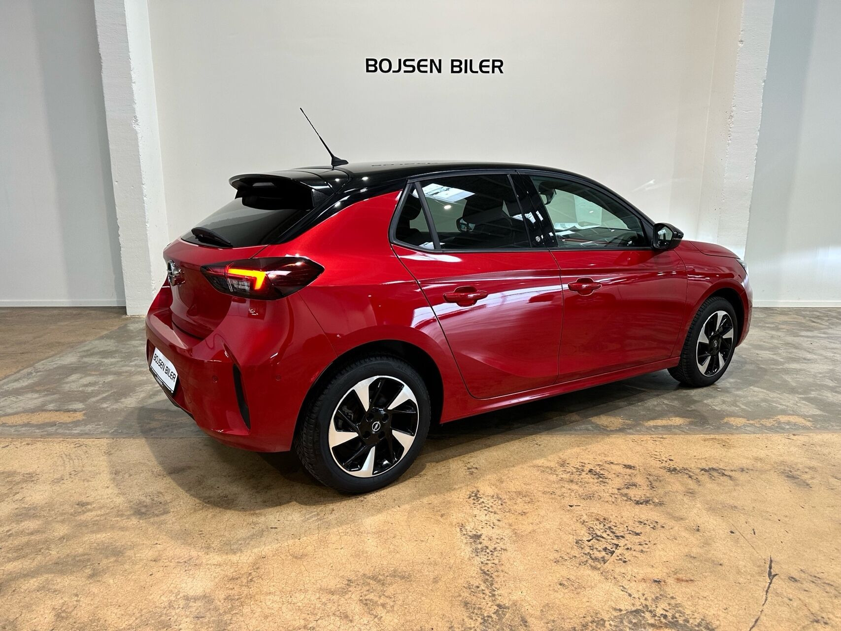 Rød Opel Corsa-e fra 2023