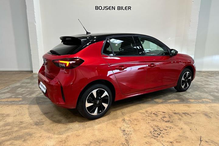 Rød Opel Corsa-e fra 2023