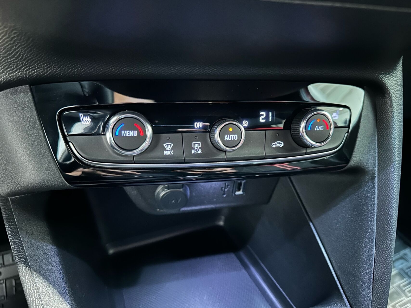Rød Opel Corsa-e fra 2023