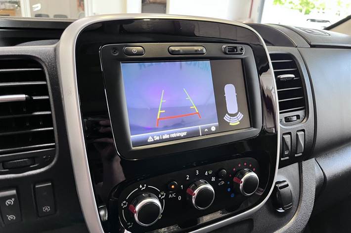 Grå Renault Trafic fra 2019