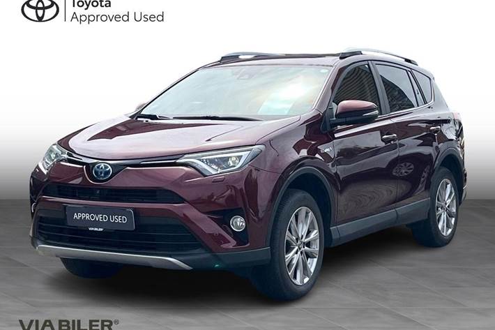 Rød Toyota RAV4 fra 2017 set udefra