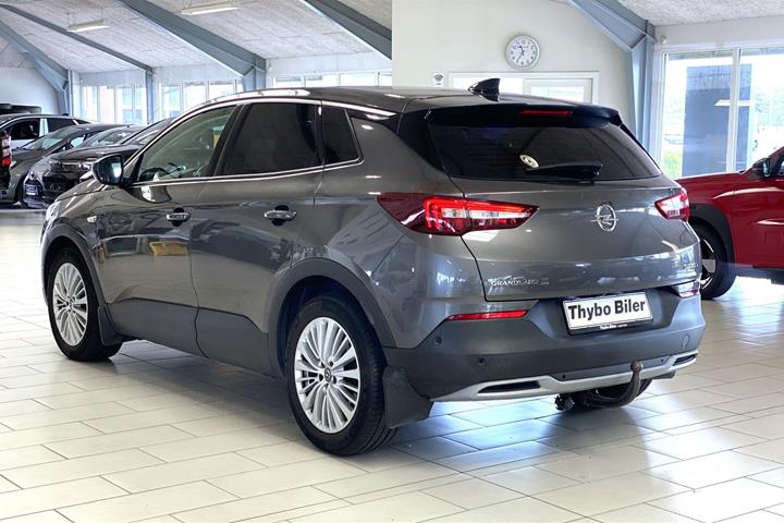 Grå Opel Grandland X fra 2018