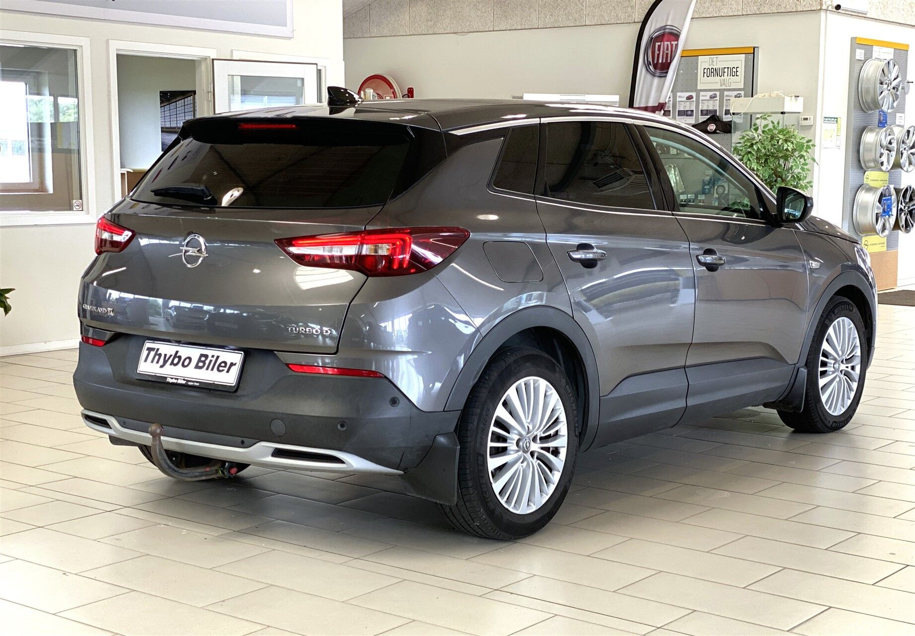 Grå Opel Grandland X fra 2018