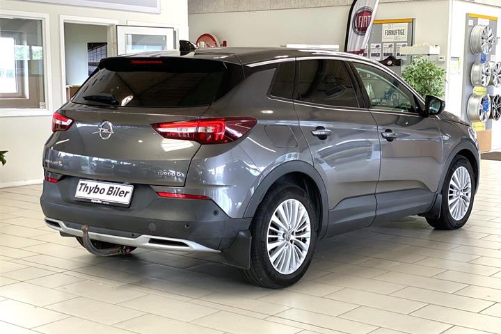 Grå Opel Grandland X fra 2018