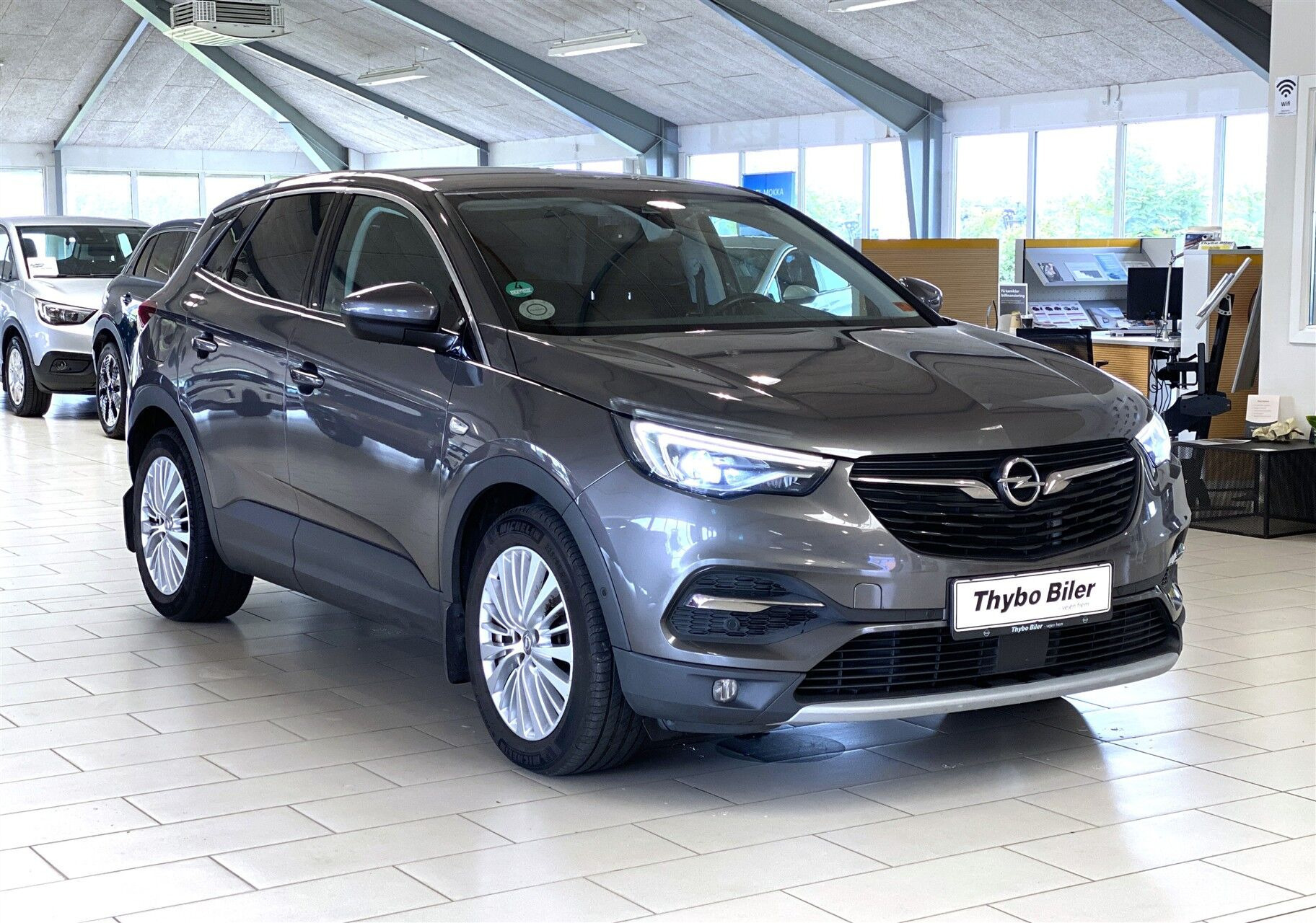 Grå Opel Grandland X fra 2018
