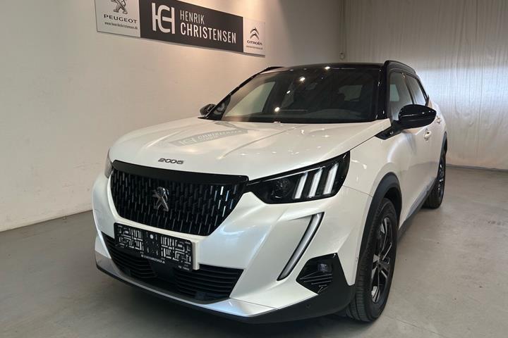 Hvid Peugeot 2008 fra 2022 set udefra