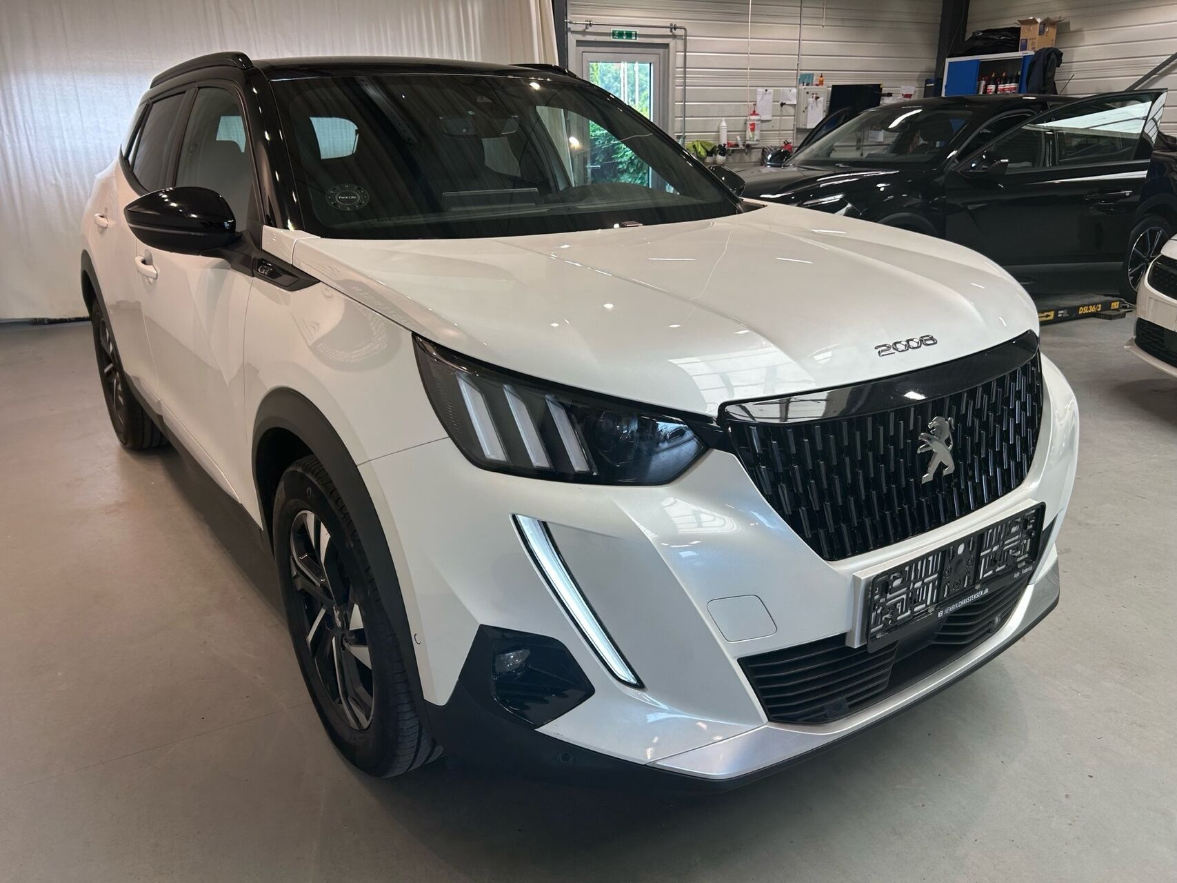 Hvid Peugeot 2008 fra 2022