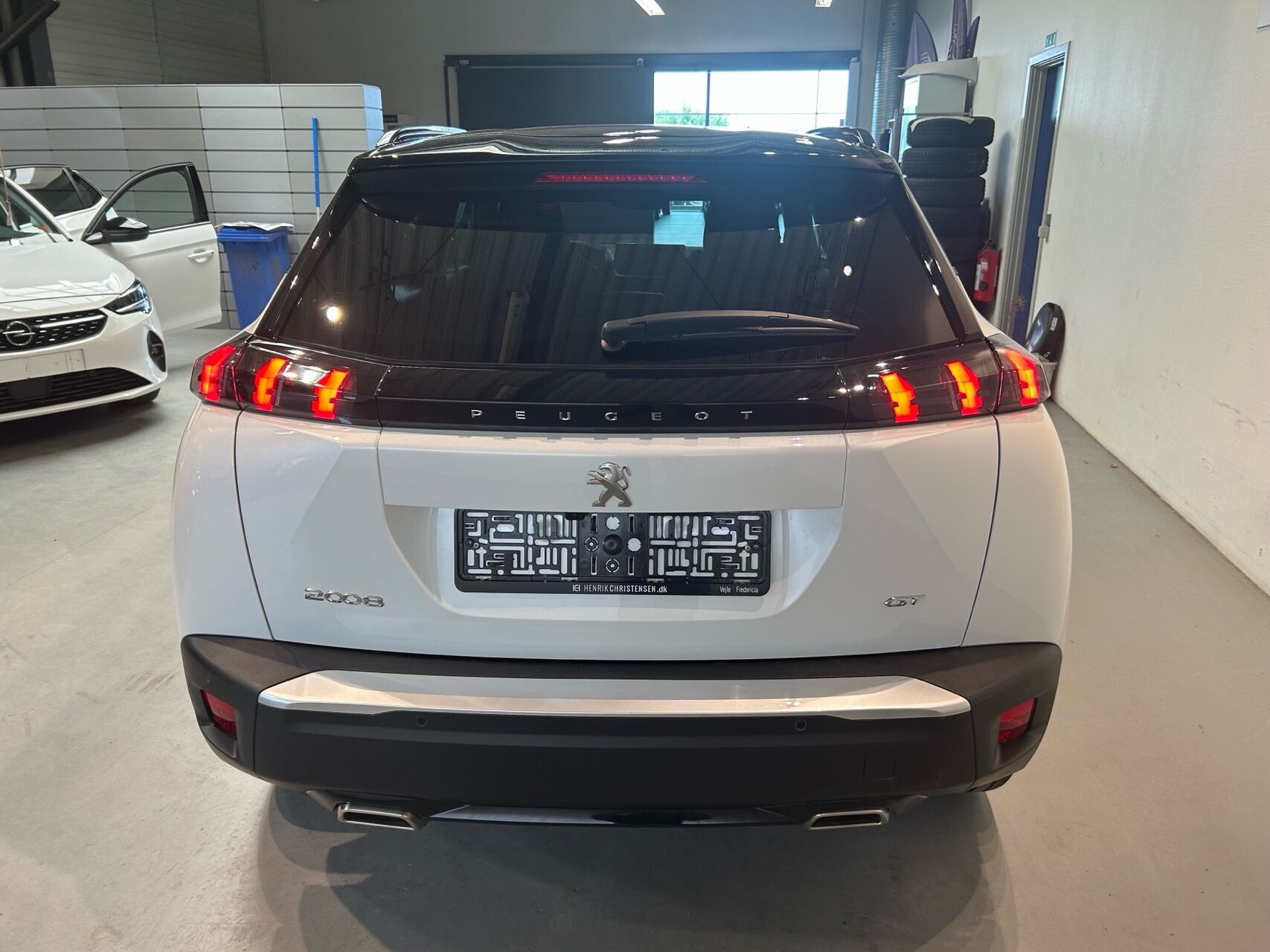 Hvid Peugeot 2008 fra 2022