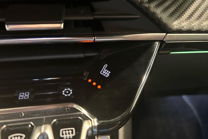 Hvid Peugeot 2008 fra 2022