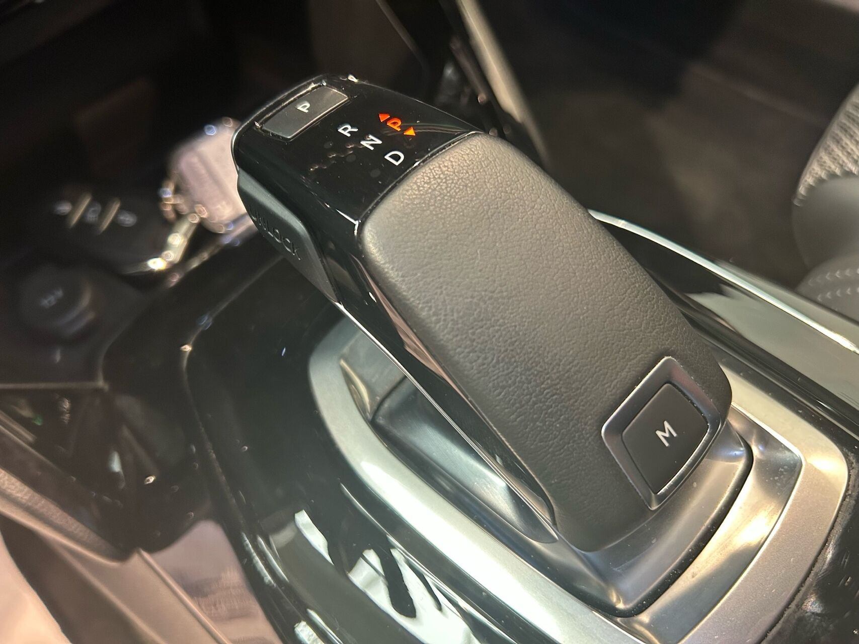 Hvid Peugeot 2008 fra 2022