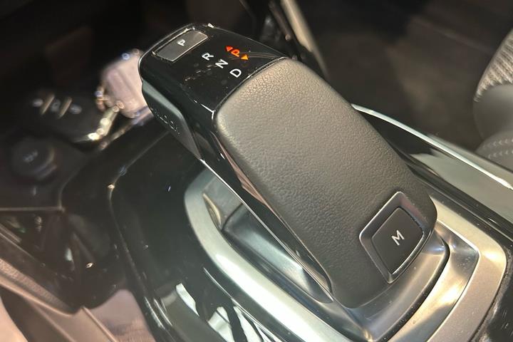 Hvid Peugeot 2008 fra 2022