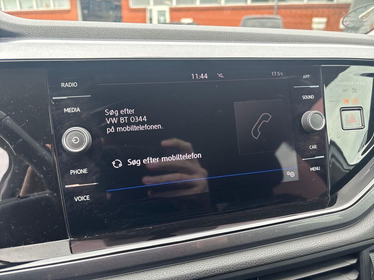 Grå VW Polo fra 2021