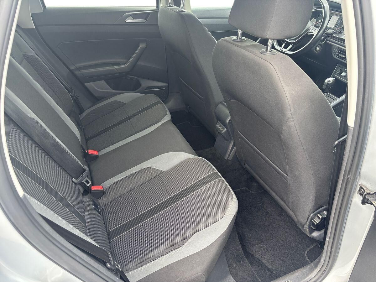 Grå VW Polo fra 2021