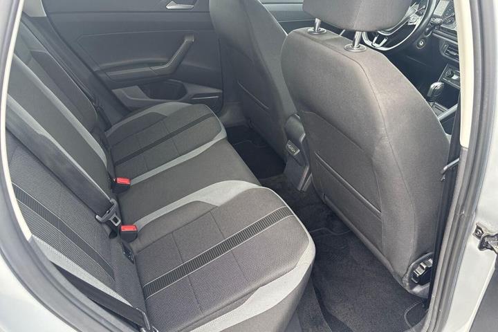 Grå VW Polo fra 2021