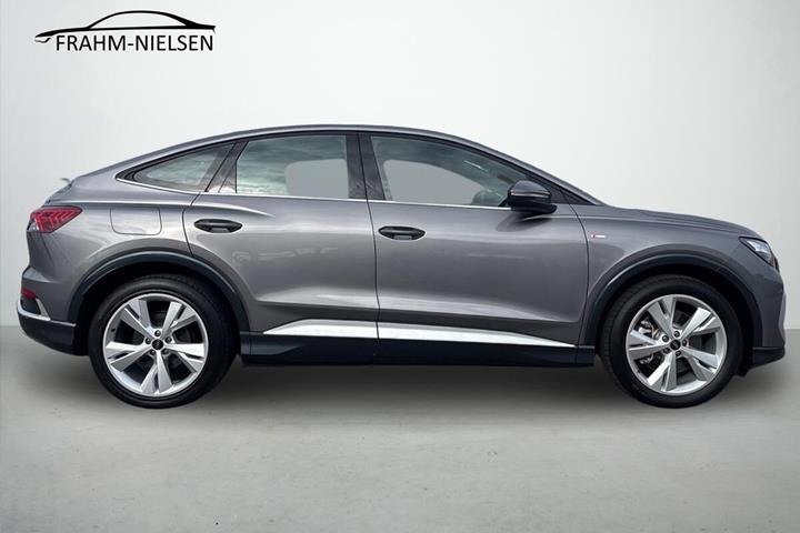Grå Audi Q4 fra 2024