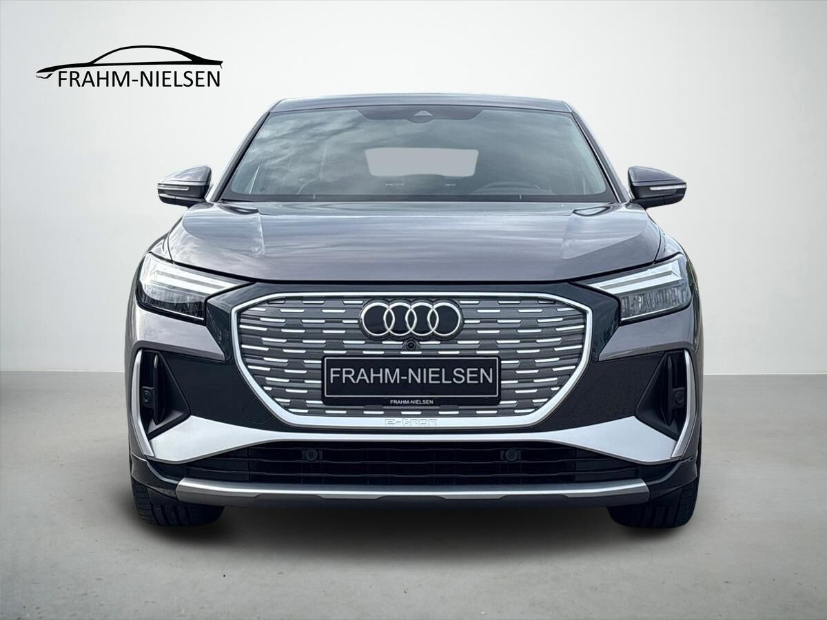 Grå Audi Q4 fra 2024
