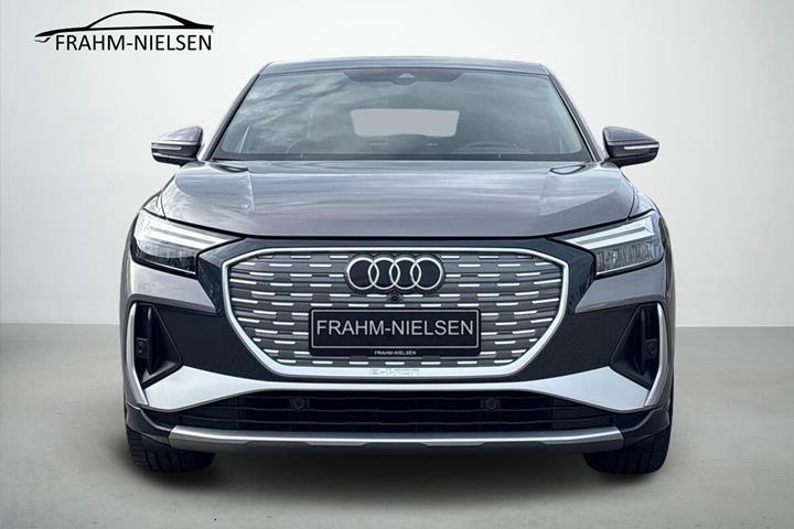 Grå Audi Q4 fra 2024