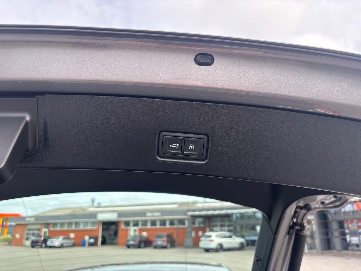 Grå Audi Q4 fra 2024