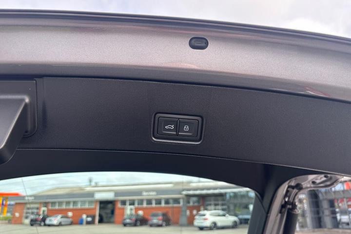 Grå Audi Q4 fra 2024