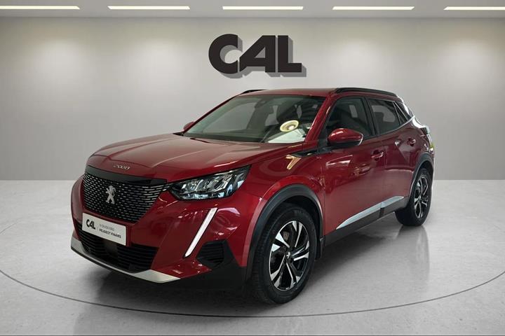 Rød Peugeot 2008 fra 2021 set udefra