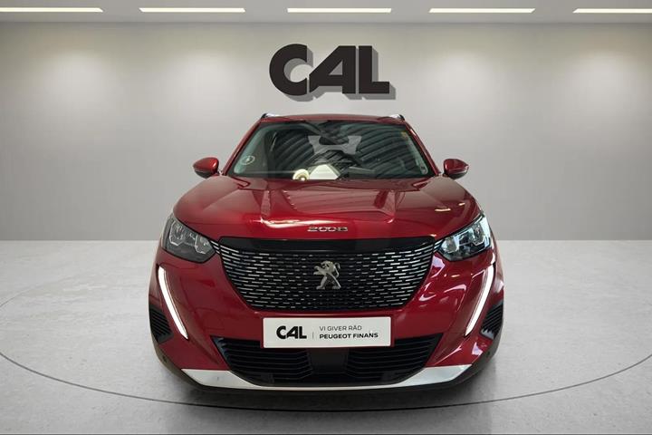 Rød Peugeot 2008 fra 2021