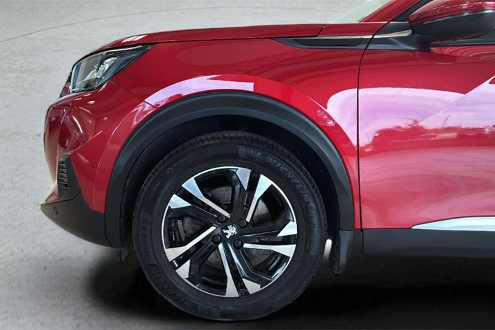Rød Peugeot 2008 fra 2021