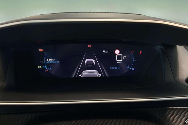 Rød Peugeot 2008 fra 2021