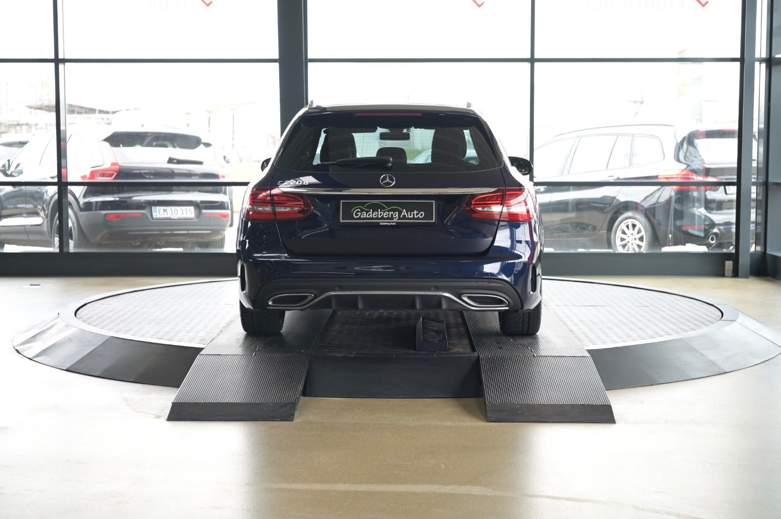 Blå Mercedes C220 d fra 2019
