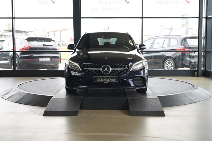 Blå Mercedes C220 d fra 2019
