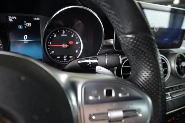 Blå Mercedes C220 d fra 2019