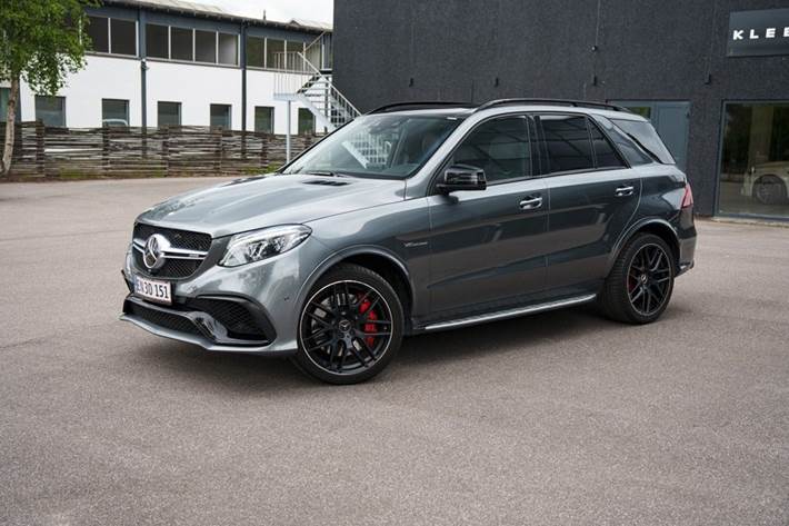 Grå Mercedes GLE63 fra 2017