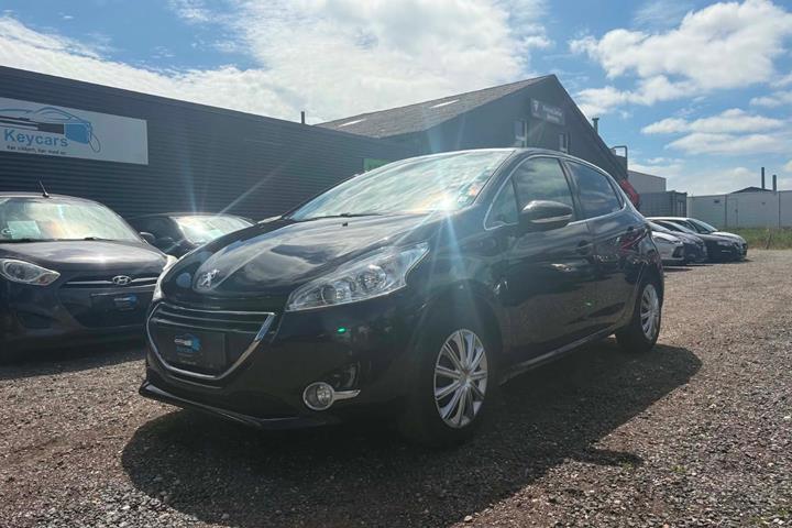 Sort Peugeot 208 fra 2015 set udefra