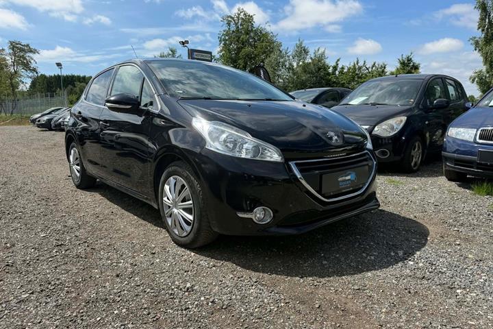 Sort Peugeot 208 fra 2015