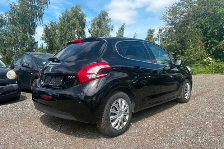 Sort Peugeot 208 fra 2015