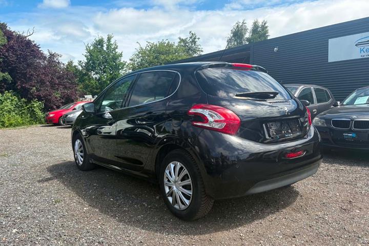 Sort Peugeot 208 fra 2015