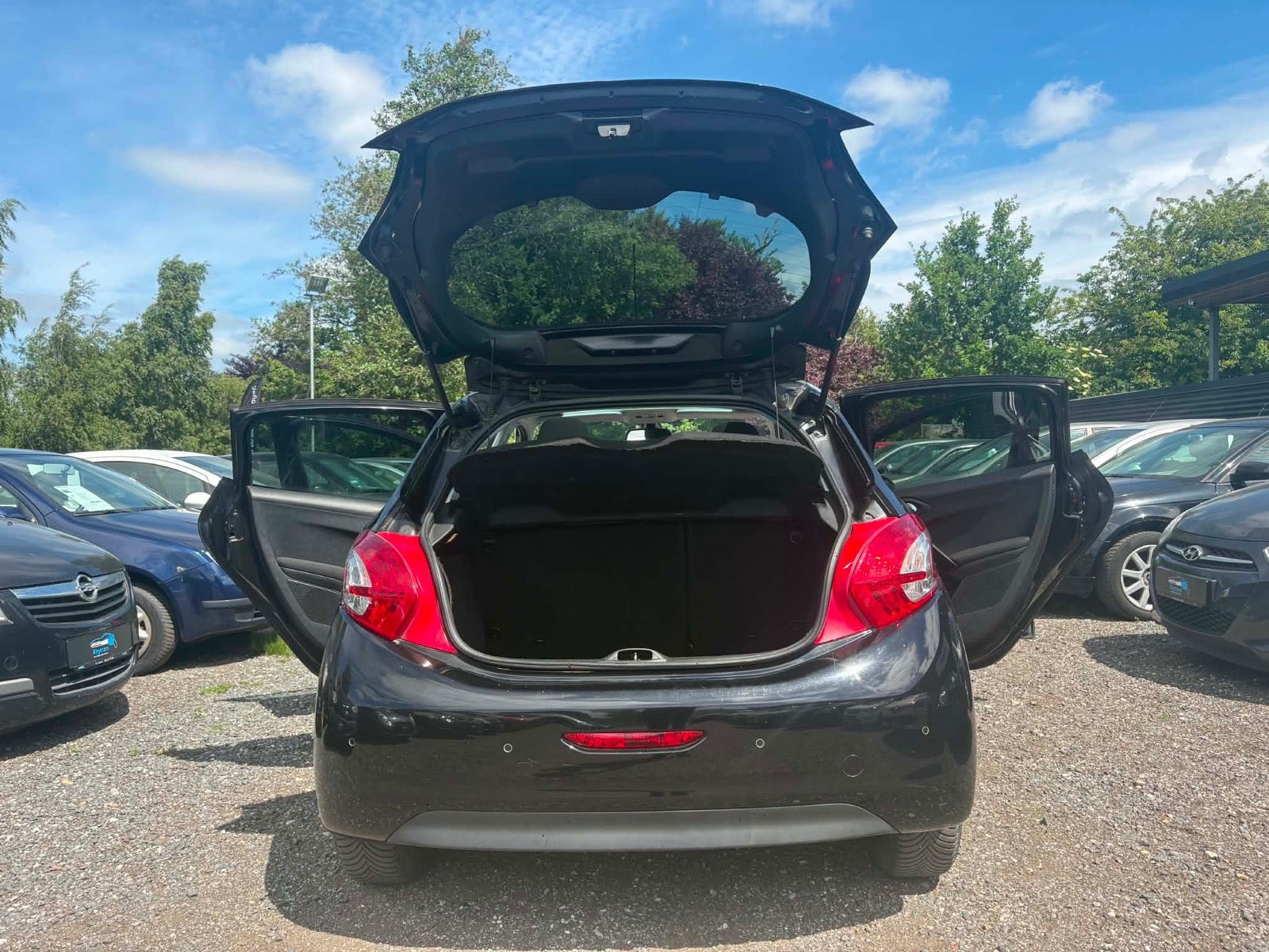 Sort Peugeot 208 fra 2015