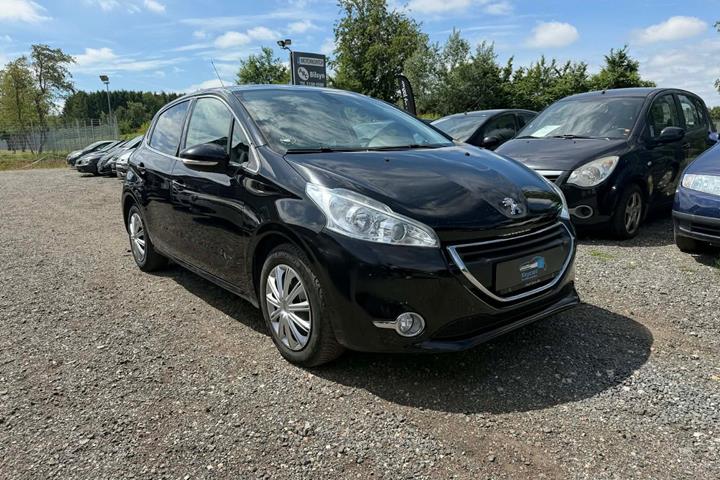 Sort Peugeot 208 fra 2015