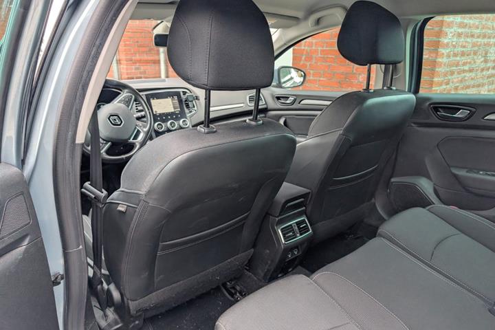 Sølv Renault Megane IV fra 2020