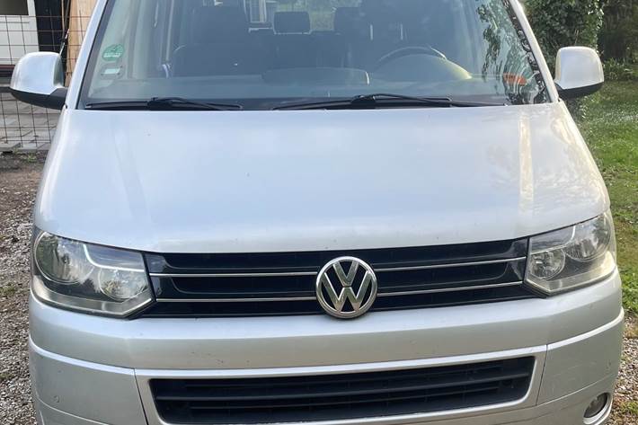Sølv VW Multivan fra 2011