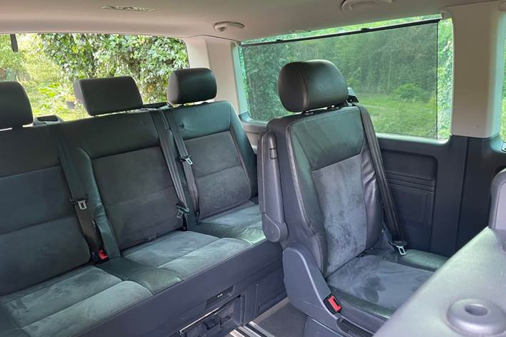 Sølv VW Multivan fra 2011