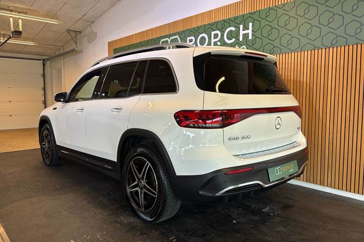 Hvid Mercedes EQB300 fra 2022