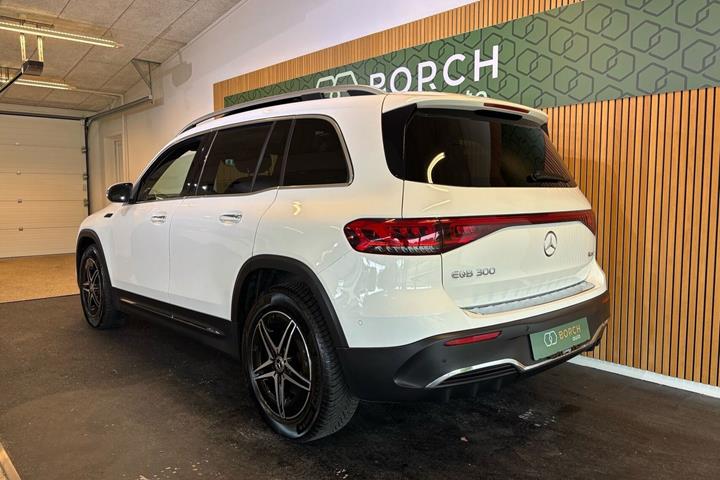 Hvid Mercedes EQB300 fra 2022