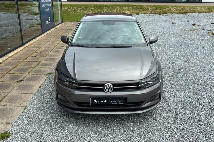 Grå VW Polo fra 2019