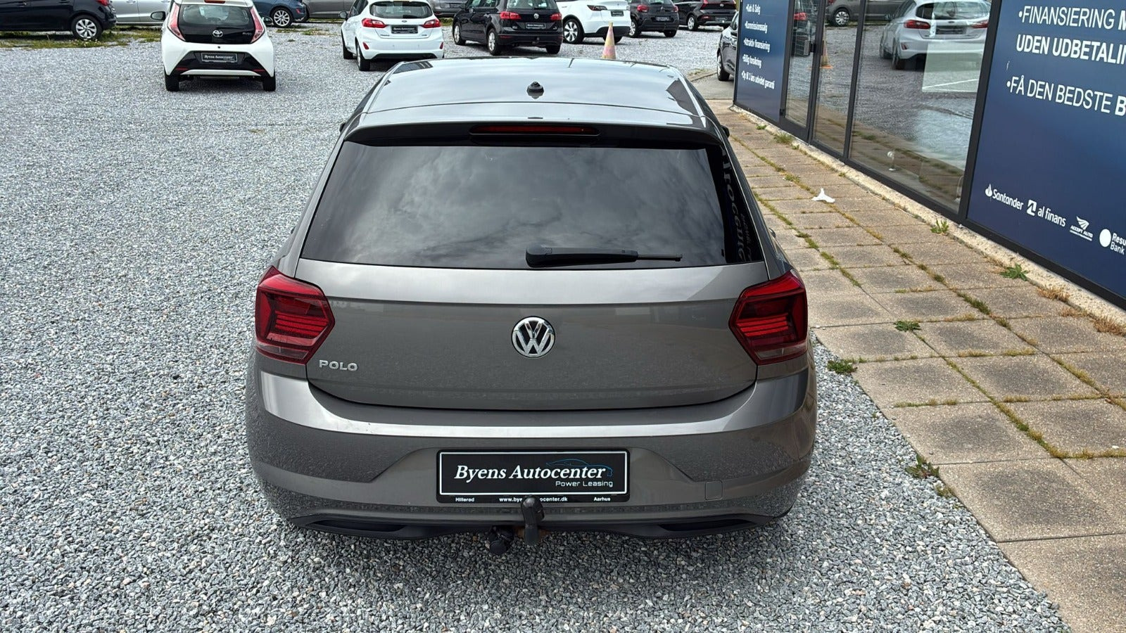 Grå VW Polo fra 2019
