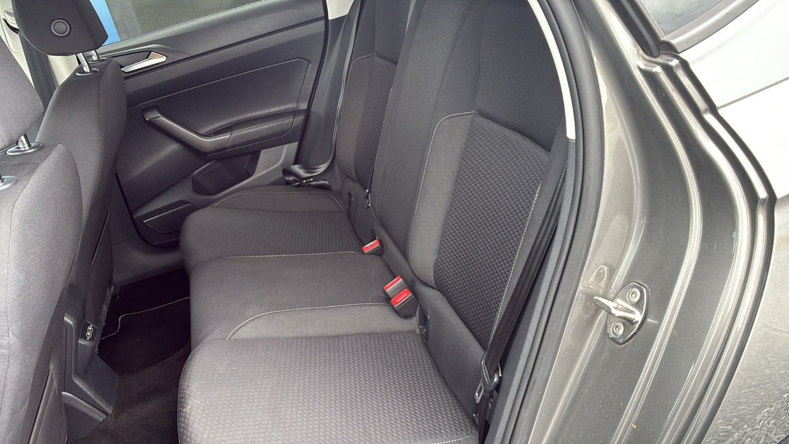Grå VW Polo fra 2019