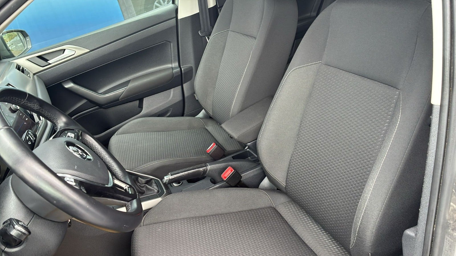 Grå VW Polo fra 2019