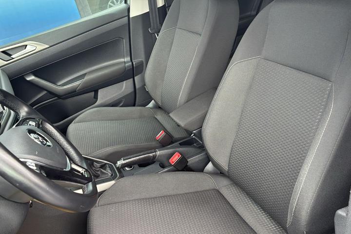 Grå VW Polo fra 2019
