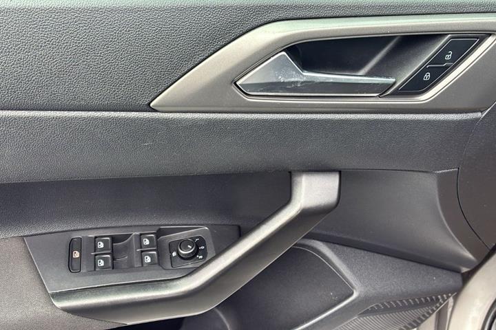Grå VW Polo fra 2019