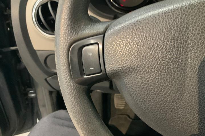 Grå Dacia Lodgy fra 2016