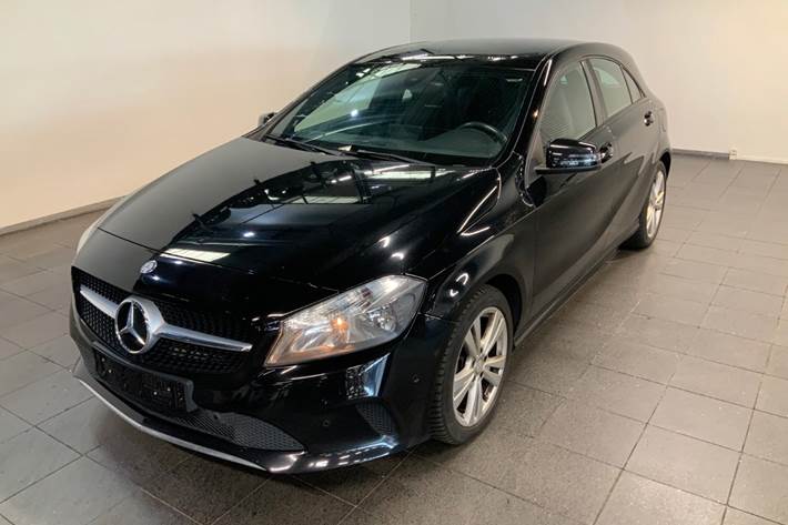 Sort Mercedes A180 d fra 2016 set udefra